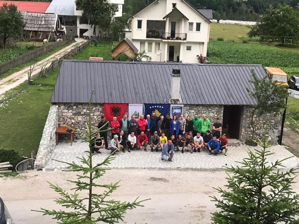 Hotel Bujtina Izet Selimaj Valbone Zewnętrze zdjęcie